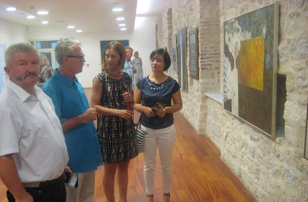 http://hrvatski-fokus.hr/wp-content/uploads/2016/08/izlozba_romic.jpg