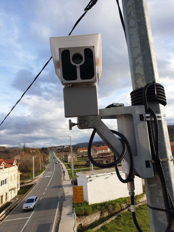 Na cesti D-60 u Košutama postavljena kamera za mjerenje brzine - FERATA