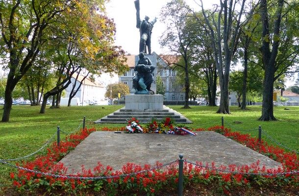 spomen_kosturnica_djardin_sinj