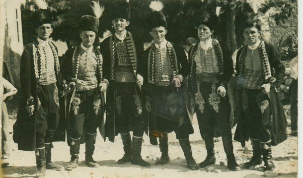 oko d romac drugi s desna oko d romac drugi s desna