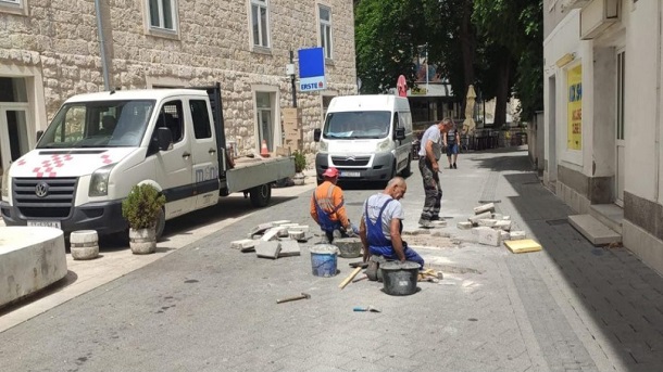 PUT PETROVCA PUT PETROVCA