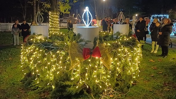 PRVA ADVENTSKA SVIJECA U TRILJU PRVA ADVENTSKA SVIJECA U TRILJU