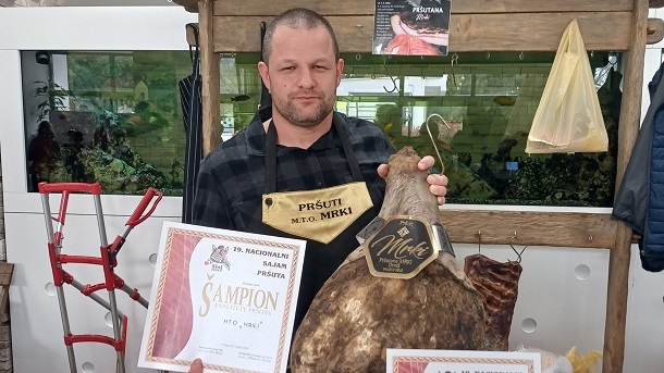 SAJAM PRSUTA SAJAM PRSUTA