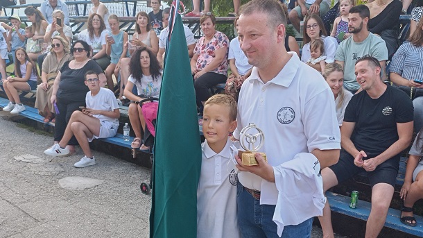 vučk naslovna vučk naslovna