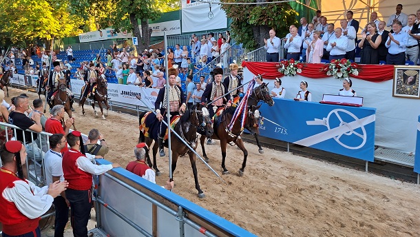SLAVODOBITNIK