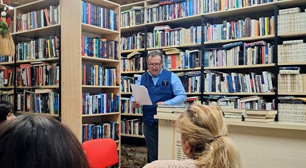 PREDSTAVLJANJE KNJIŽEVNICE ()