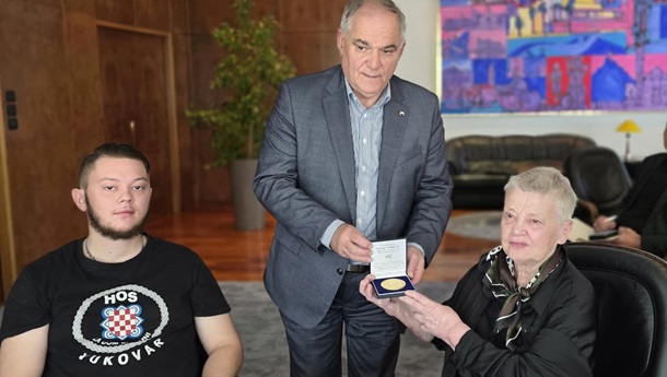 majka i nećak majka i nećak