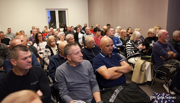 TRIBINA VETERANSKI CENTAR ()