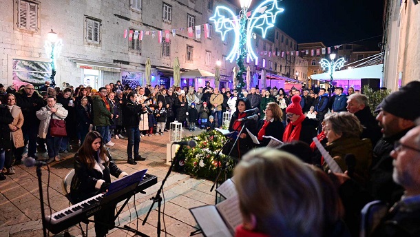 USUSRET BOŽIĆU USUSRET BOŽIĆU