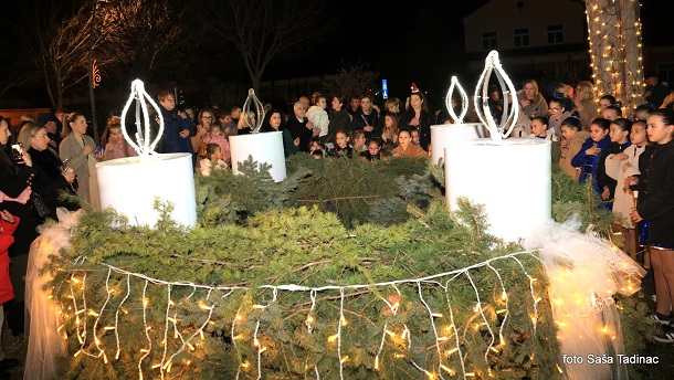 ADVENT U TRILJU ADVENT U TRILJU