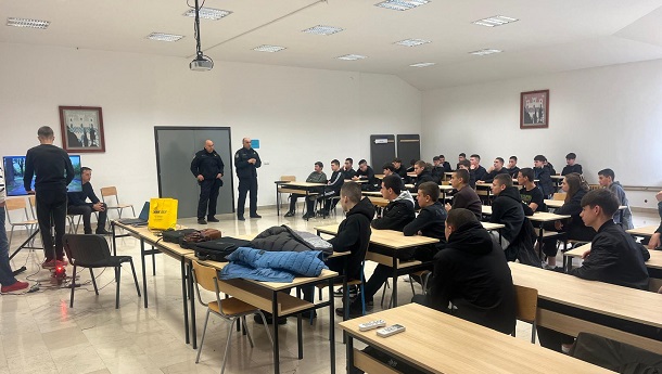 e romobili sinj () e romobili sinj ()
