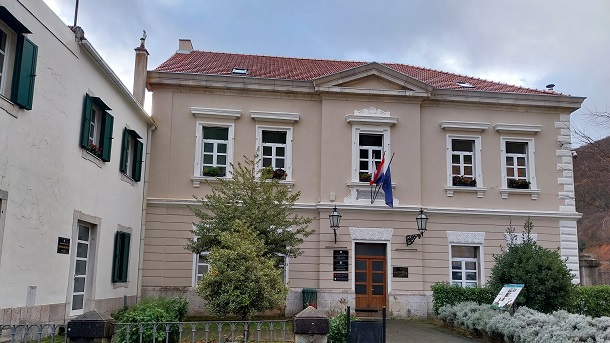 Zgrada gradske uprave Vrlika Zgrada gradske uprave Vrlika