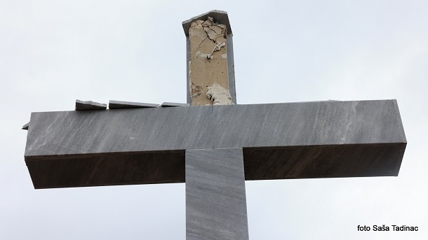 KRIŽ U TRILJU () KRIŽ U TRILJU ()